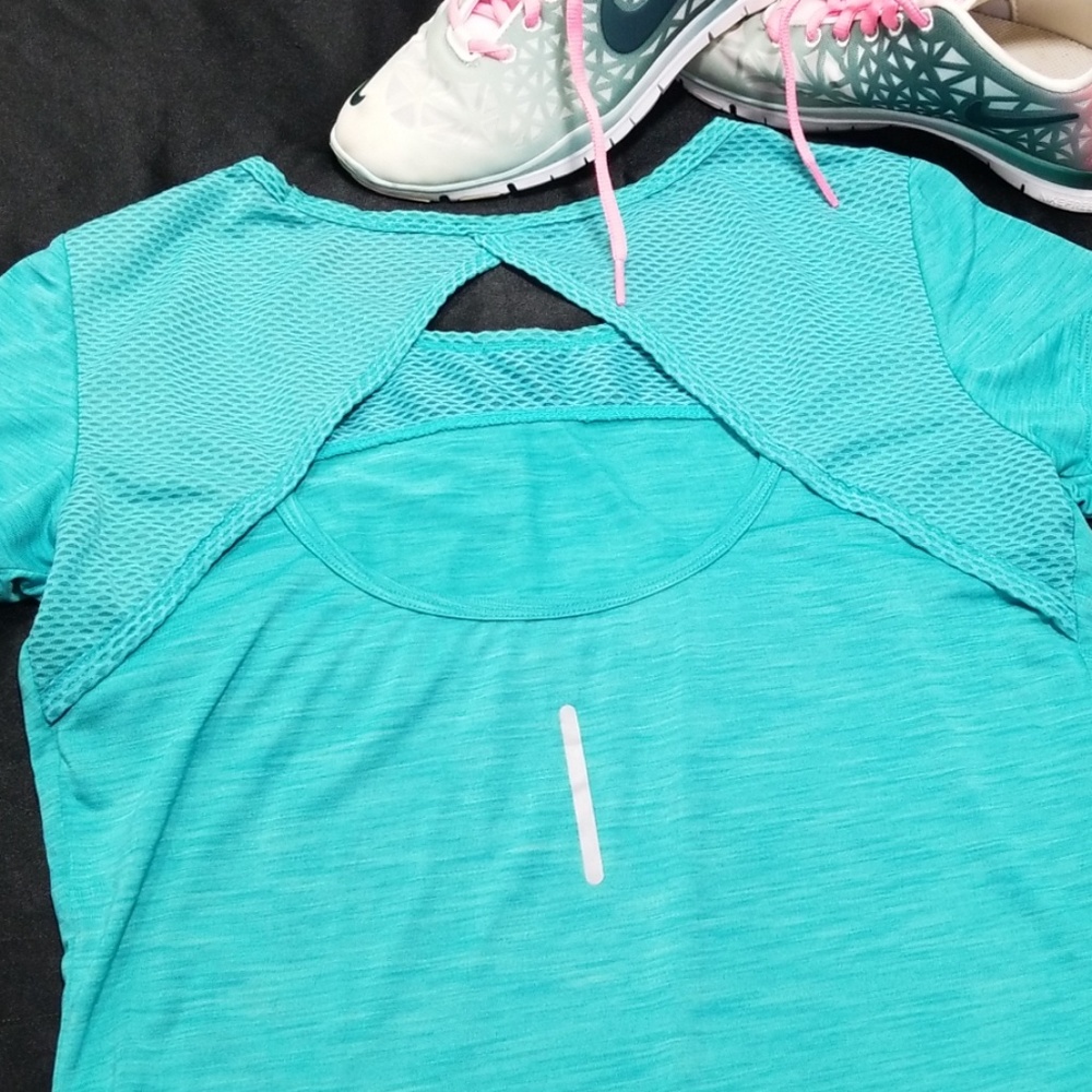 NWOT - Reebok Workout Shirt - Picture 7 of 8
